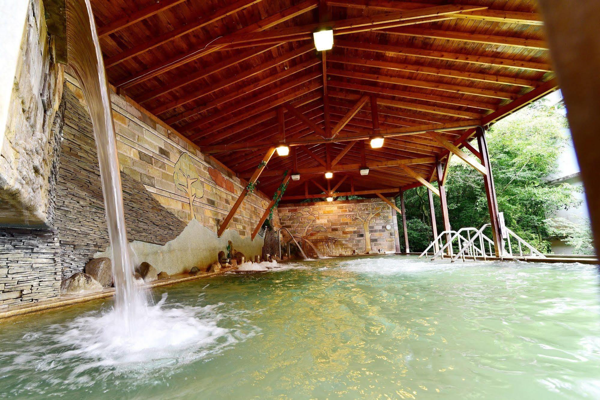 Jenq Yang Hotspring Hotel Renai Extérieur photo
